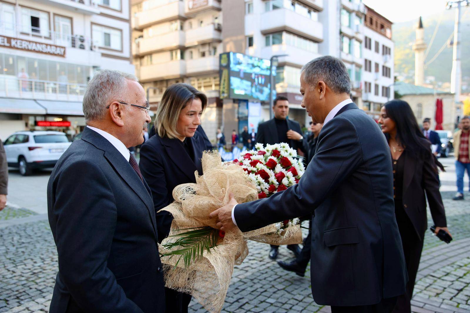 BAKAN YERLİKAYA BÜYÜKŞEHİR’DE İÇİŞLERİ BAKANI ALİ YERLİKAYA BAŞKAN GÜLER’İ ZİYARET