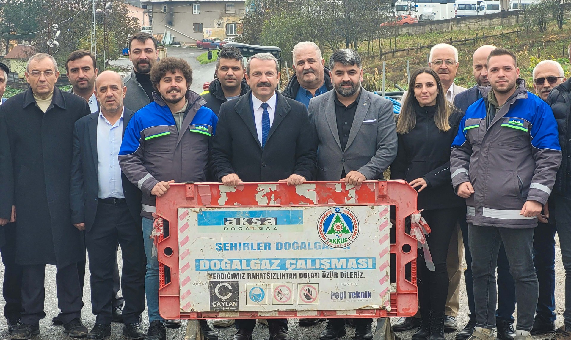Akkuş’ta vatandaşların heyecanla beklediği doğal gaz için şehir merkezinde ilk