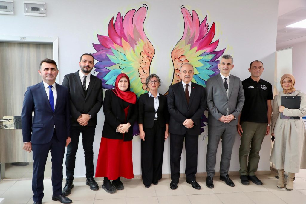 Vali Erol, Sağlıklı Hayat Merkezini Ziyaret Etti e1