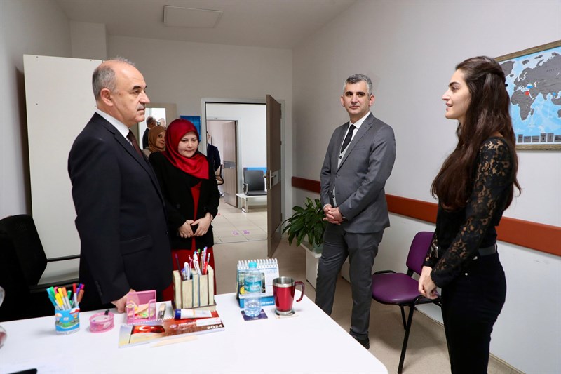 Vali Erol, Sağlıklı Hayat Merkezini Ziyaret Etti e2