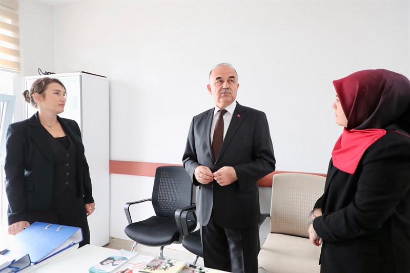 Vali Erol, Sağlıklı Hayat Merkezini Ziyaret Etti e3