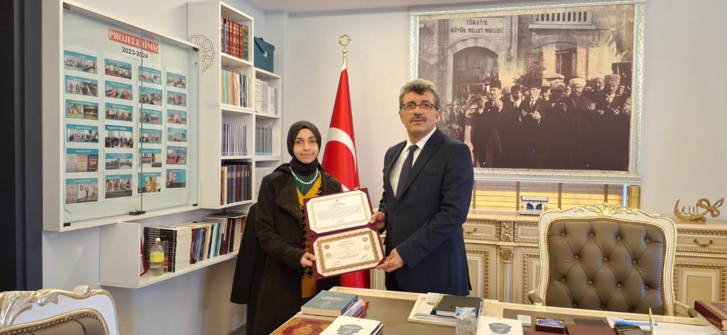 Hafız ve Hafizelere belgeleri takdim edildi h2