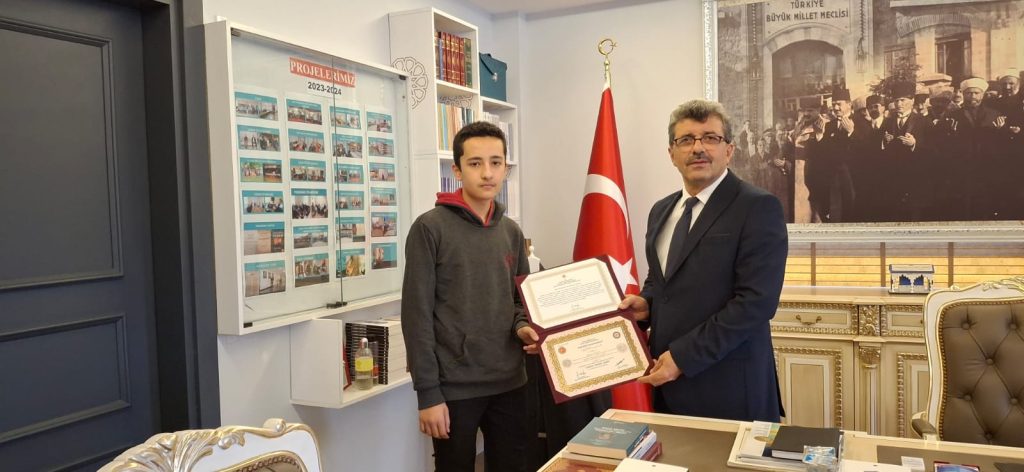 Hafız ve Hafizelere belgeleri takdim edildi h4