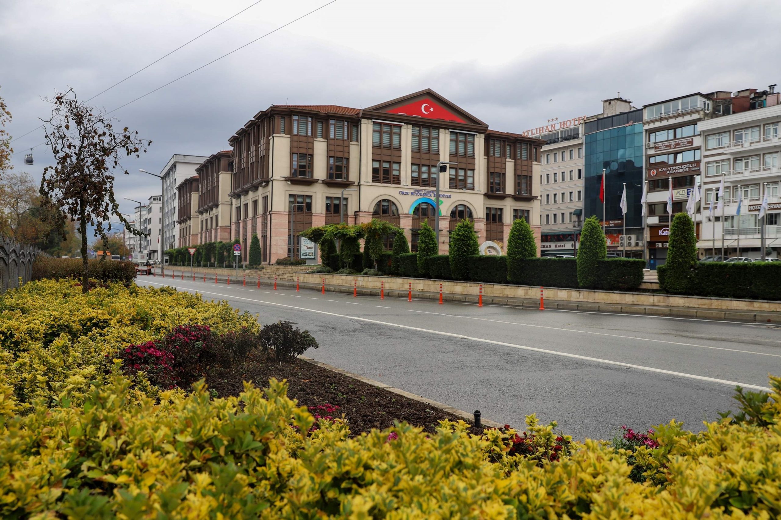 ORDU, KIŞ ÇİÇEKLERİ İLE SÜSLENİYOR ORDU, KIŞ ÇİÇEKLERİ İLE SÜSLENİYOR