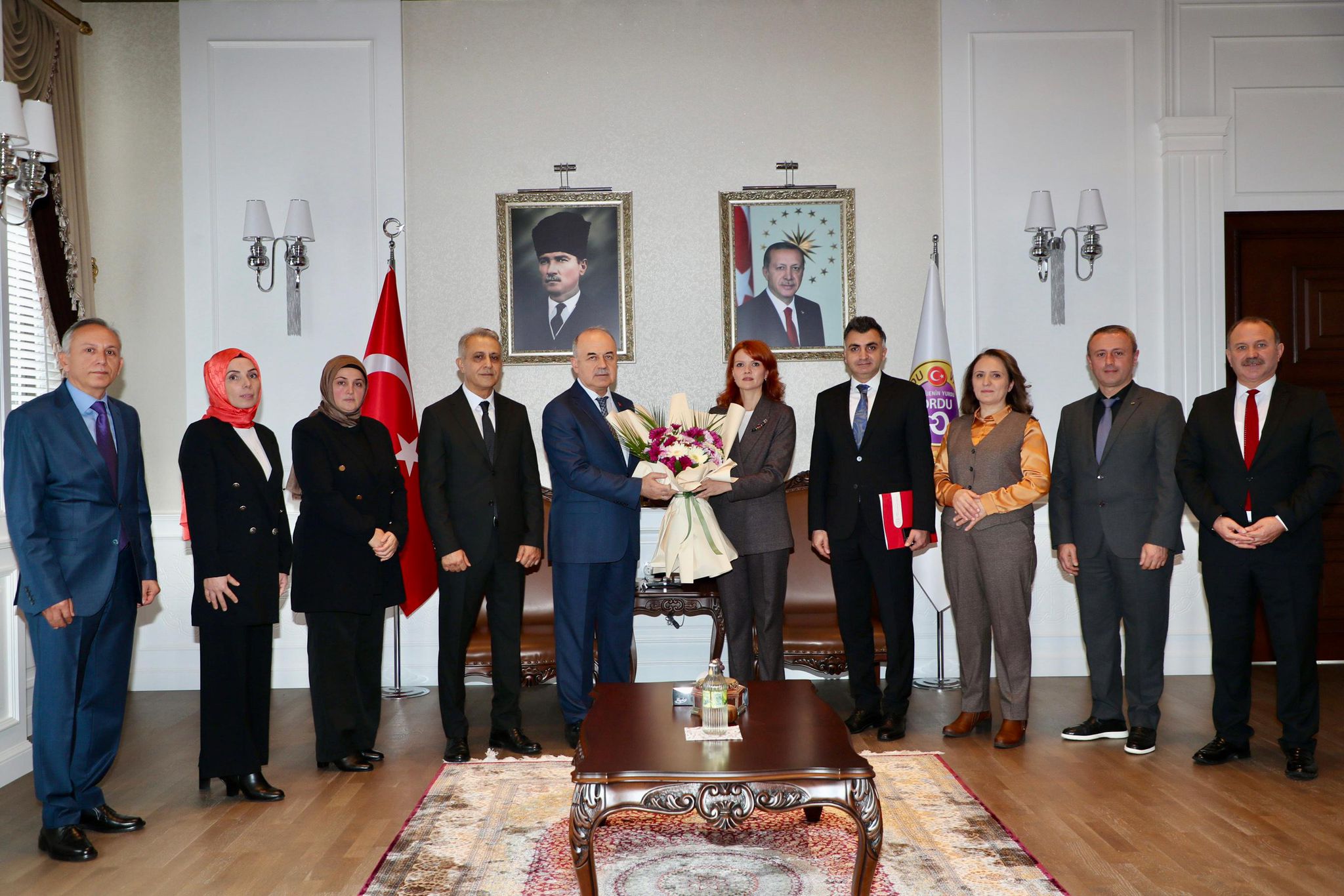 Öğretmenler, Vali Erol’u Ziyaret Etti 24 Kasım Öğretmenler Günü kutlama