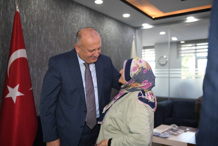 BAŞKAN TAVLI, “HEMŞEHRİLERİMİZİ DİNLİYOR, SORUNLARA ÇÖZÜM ÜRETİYORUZ” t1 1