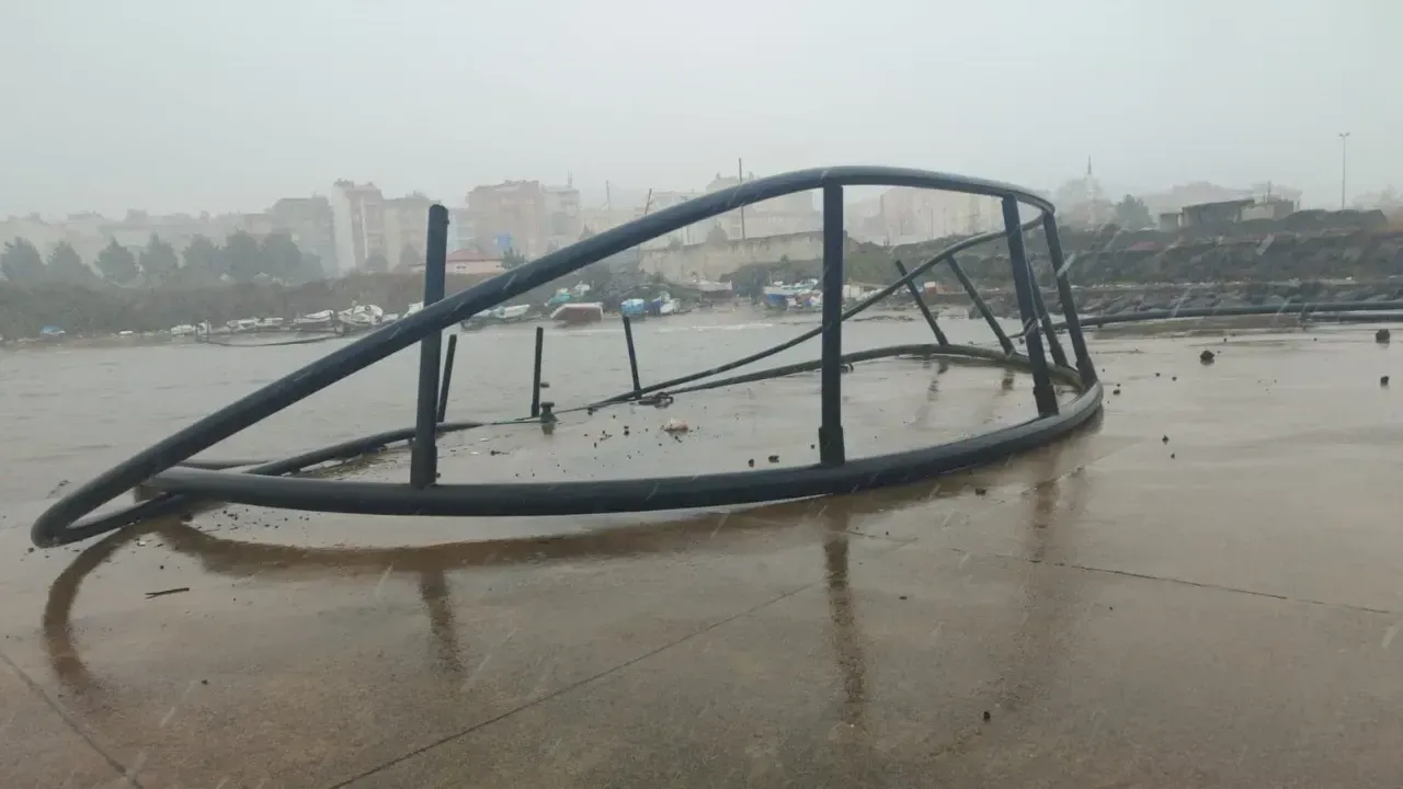Fırtına Balık Kafeslerini Parçaladı IMG 6281