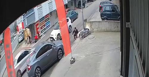 Altınordu’da İlginç Kaza: Motosiklet Otomobile Çarptı, Duvara Saplandı Ordu’nun Altınordu