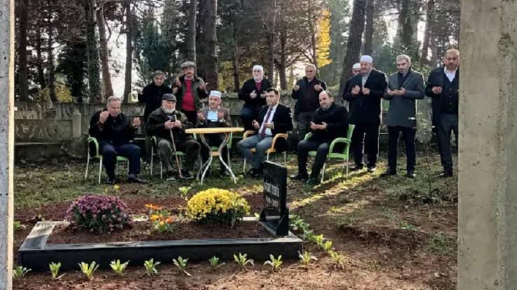 Emekli asker merhum Ahmet Rauf ve Hayriye Yürür’ün oğlu, rahmetli