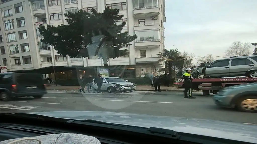 Altınordu’da İki Araç Karışan Maddi Hasarlı Kaza