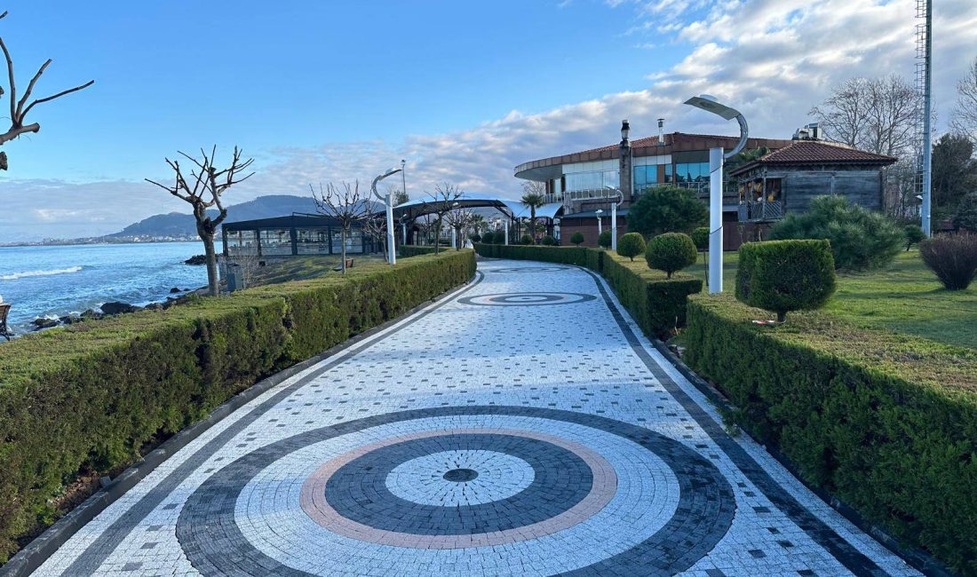 ÜNYE’YE MODERN KALDIRIMLAR &nbsp; Ulaşımda seferberlik ilan ederek Cumhuriyet tarihinin