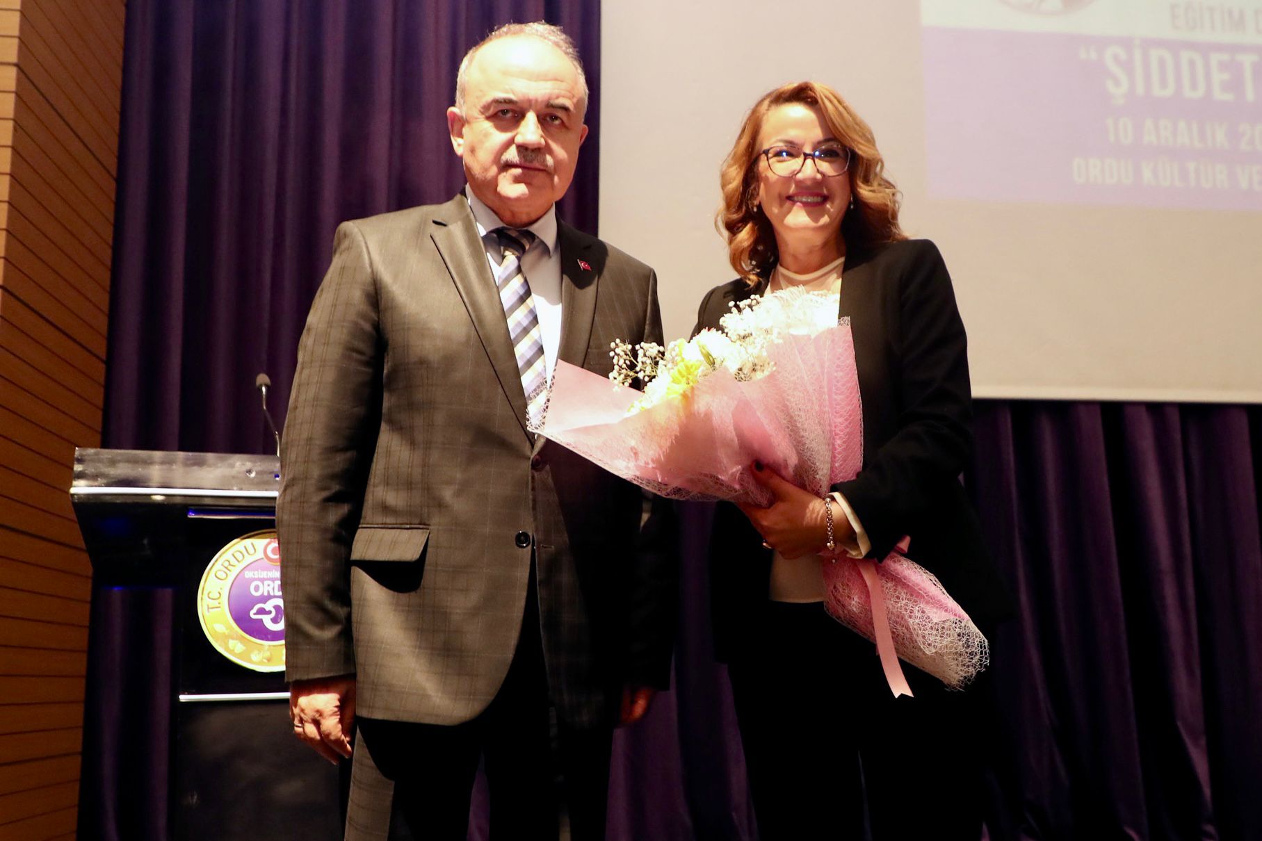 Vali Erol, “Şiddetsizlik” Konulu Konferansa Katıldı s1
