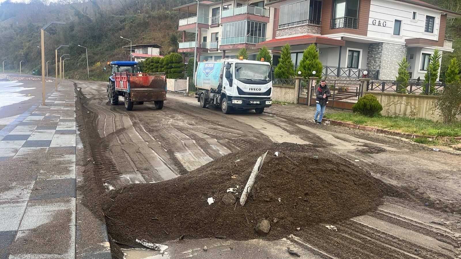 ORDU SAHİLİ TEMİZLENİYOR s3