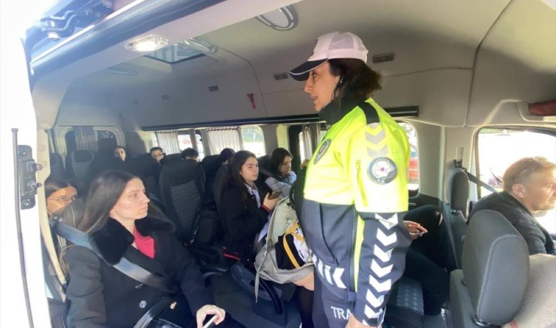 Ünye’de Okul Servis Araçları ve Sürücüleri Denetlendi