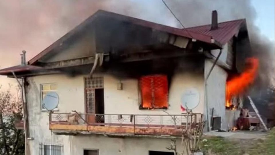 İkizce’de Sobadan Çıkan Yangın: İki Çocuk Son Anda Kurtuldu