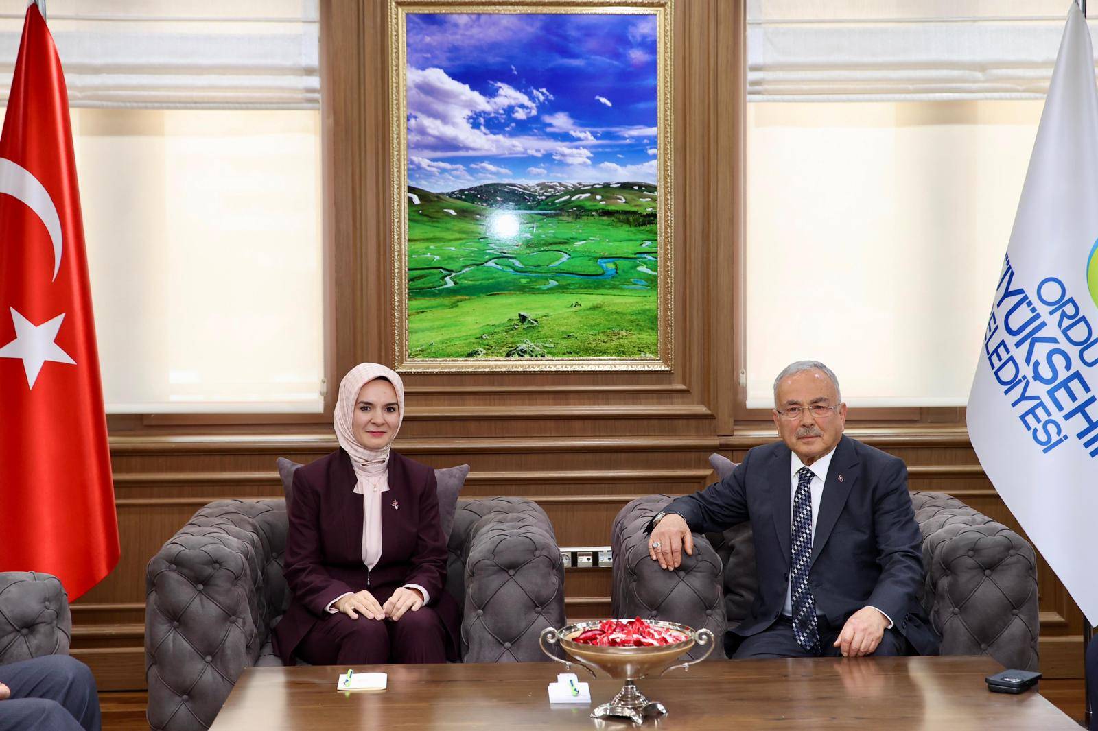 AİLE VE SOSYAL HİZMETLER BAKANI MAHİNUR ÖZDEMİR GÖKTAŞ BÜYÜKŞEHİRDE AILE SOSYAL HIZMETLER