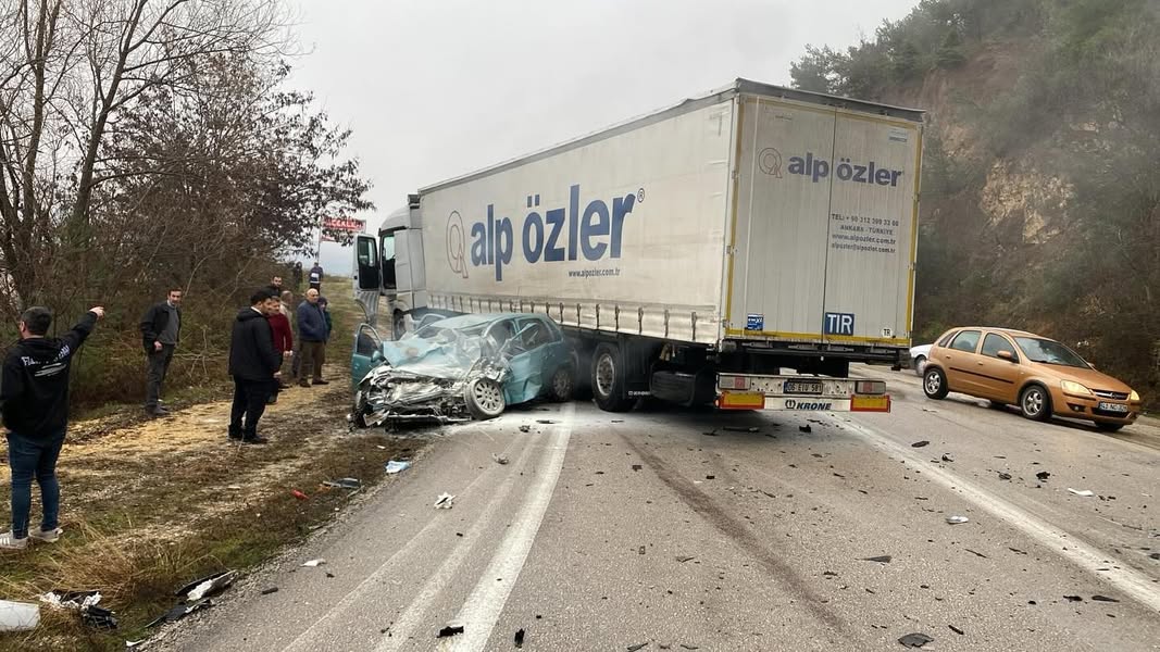 Feci Kaza: 2 Ölü, 1 Yaralı NIKSAR KAZA