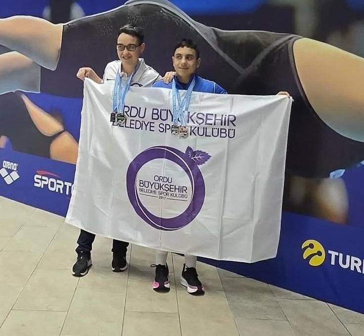 YÜZÜCÜLERDEN GURURLANDIRAN DERECE ORDU YUZUCU