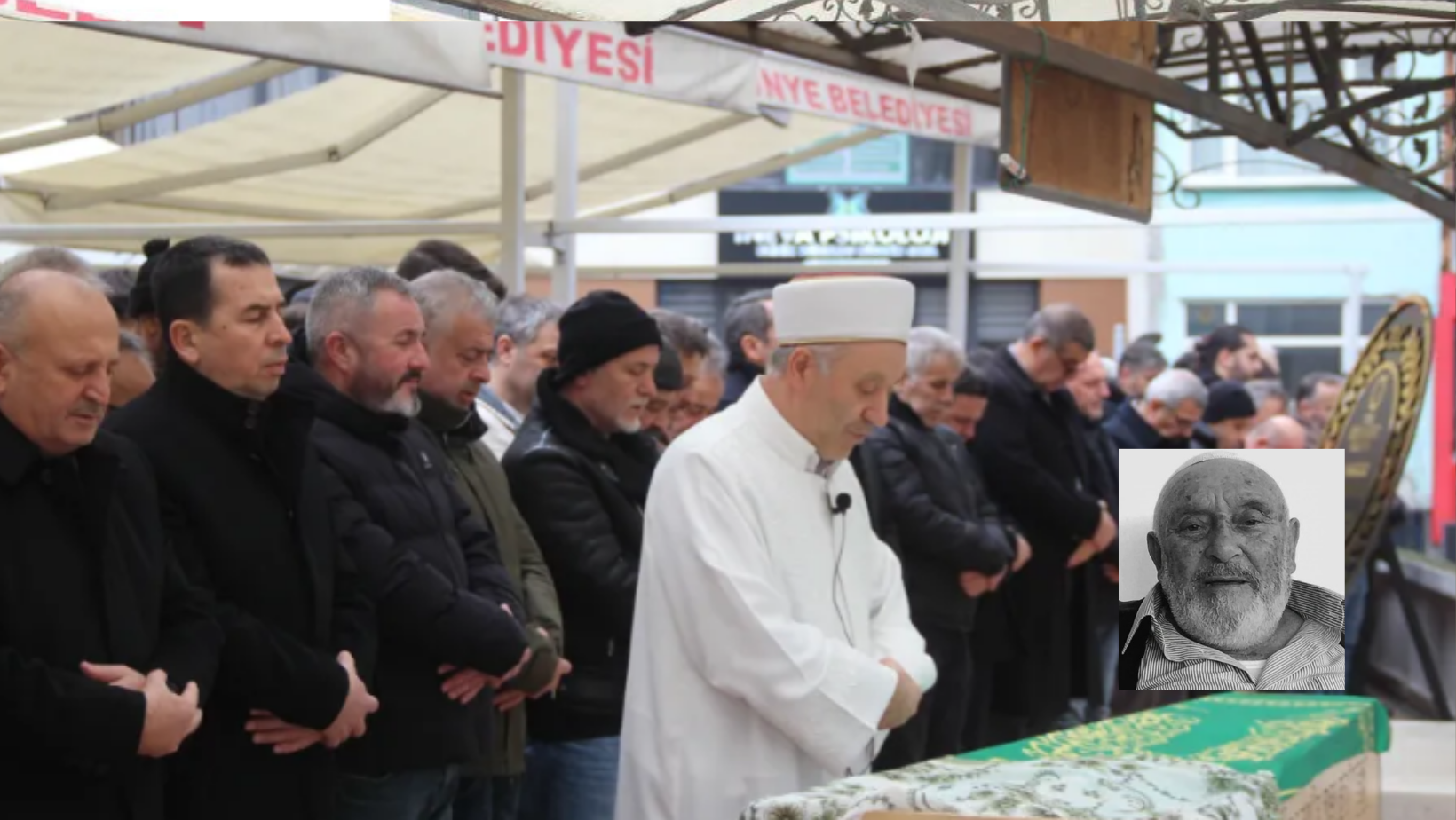 Mehmet İnce Son Yolculuğuna Uğurlandı Siyah Sade Kisisel Facebook Kapak Fotografi