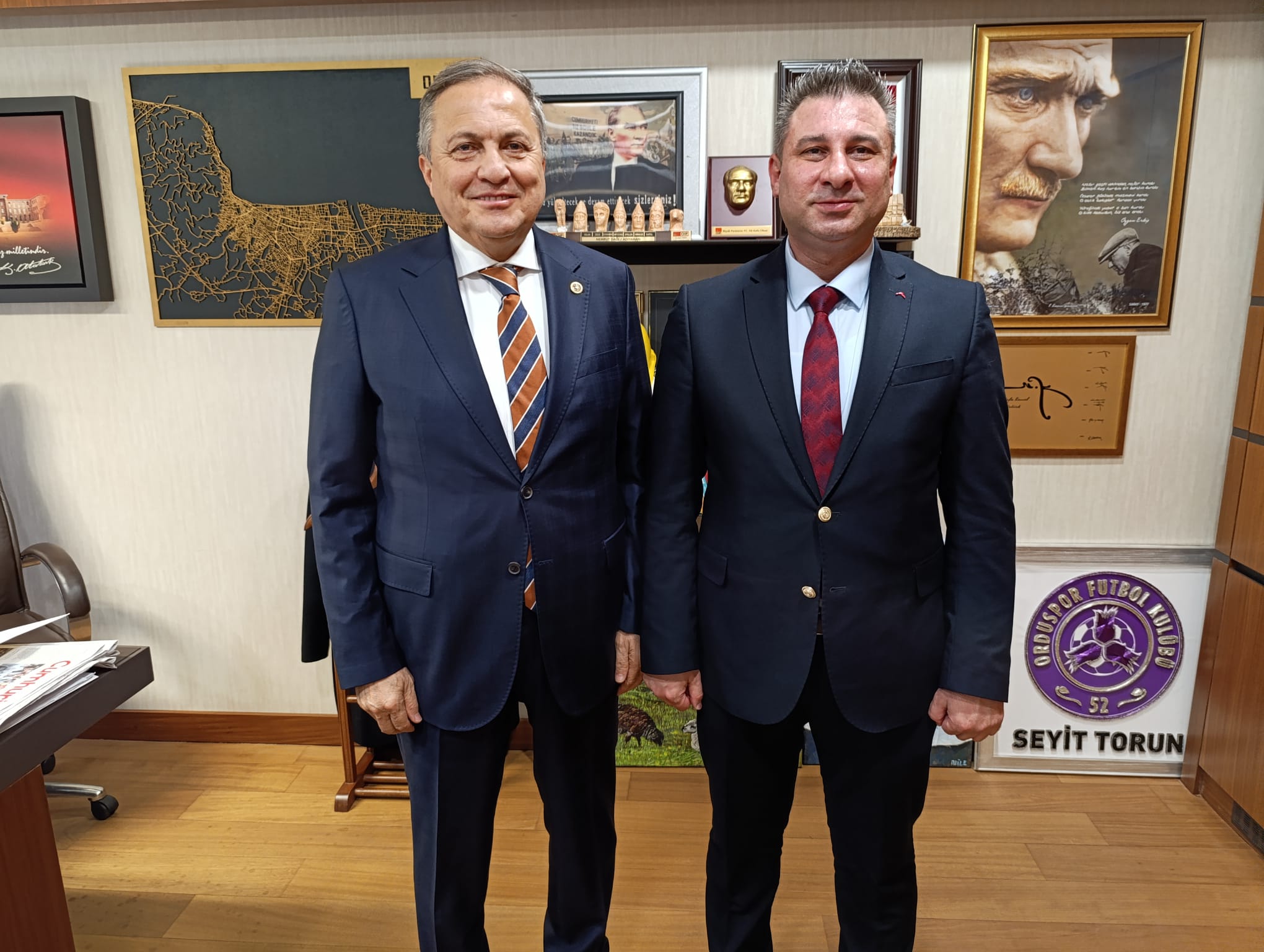 ETİMESGUT BELEDİYE BAŞKAN Danışmanı Gökhan Beşikcioğlu, CHP MİLLETVEKİLLERİNİ ZİYARET ETTİ WhatsApp Image 2025 01 15 at 17.44.31