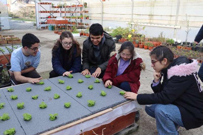 ata tohumlarinin korundugu merkez okul gibi calisiyor 2877