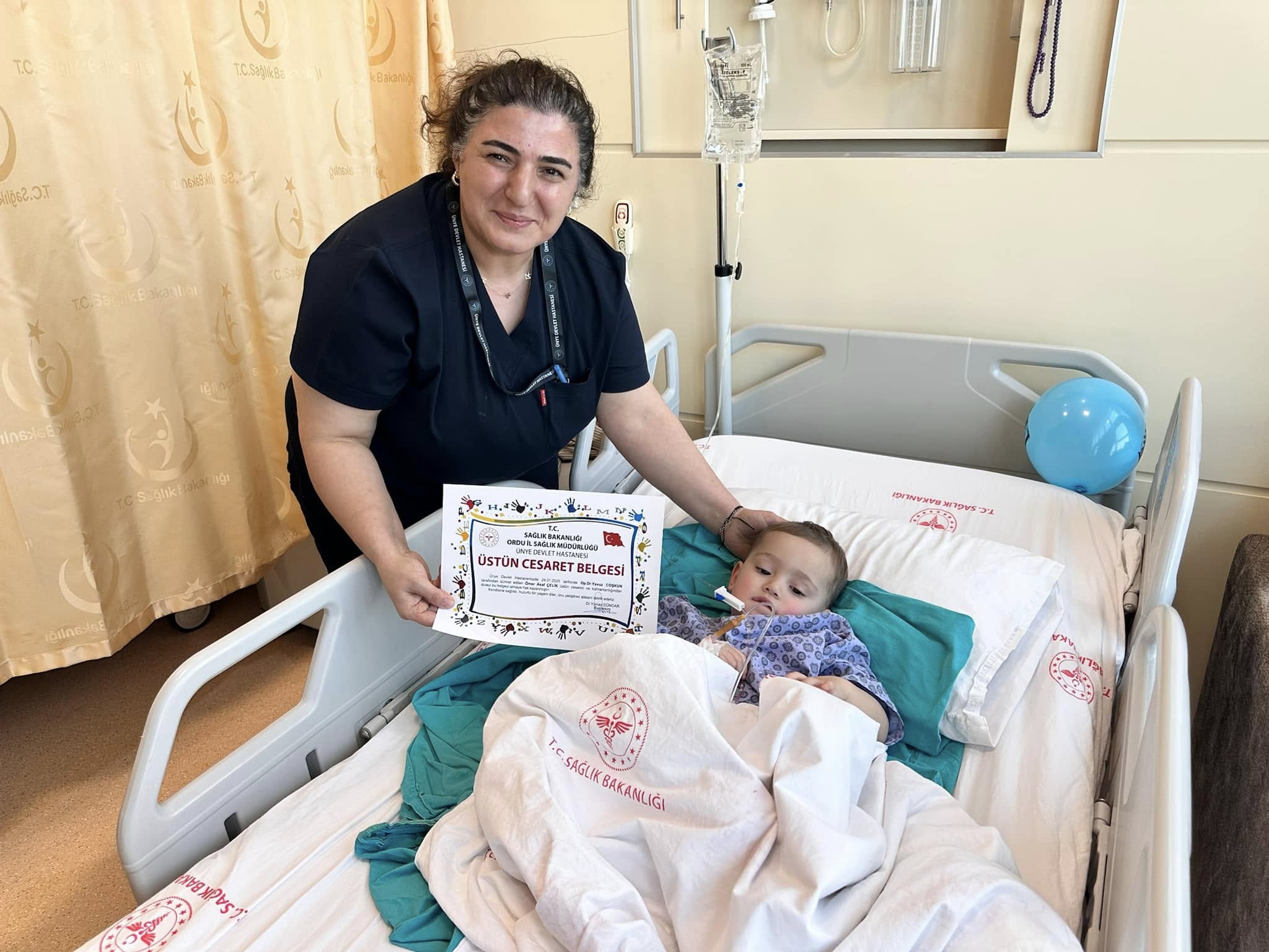 Ünye Devlet Hastanesi’nden Minik Kahramanlara Büyük Ödül “Üstün Cesaret Belgesi” devlet hastanesi5