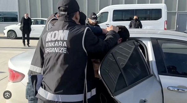 Kırmızı Bültenle Aranan İki Şüpheli Türkiye’ye Getirildi ercan yilmaz