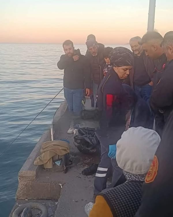 Fatsa'da İskelede Balık Tutarken Denize Düştü fatsa iskele deniz