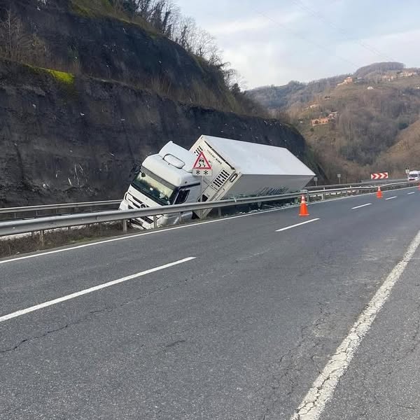 Fatsa-Ordu Çevre Yolu’nda Tır Kazası! fatsa tir kaza
