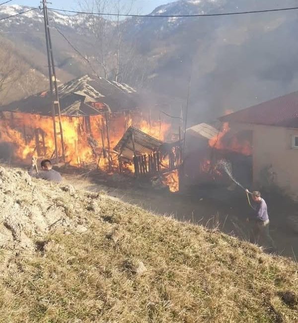 Bir Ev Kül Oldu!