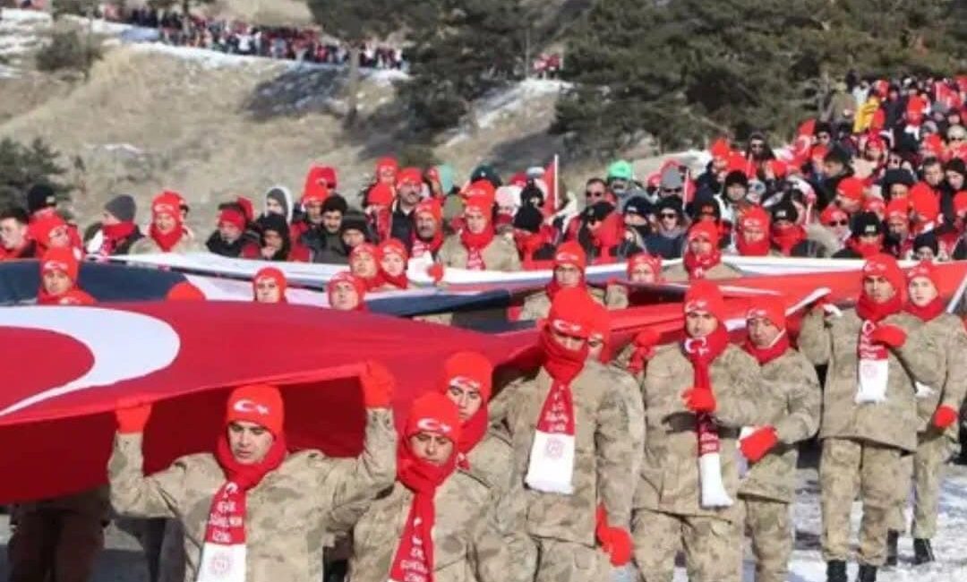 Şehitler İçin Binlerce Kişi Soğuğa Meydan Okudu