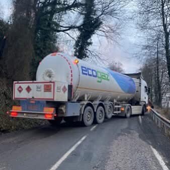 Fatsa-Korgan Karayolunda Yakıt Tankeri Kazası: Yol Trafiğe Kapandı tanker