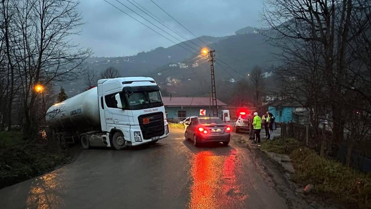 Kabataş İlçesi'nde Tır Kazası tir