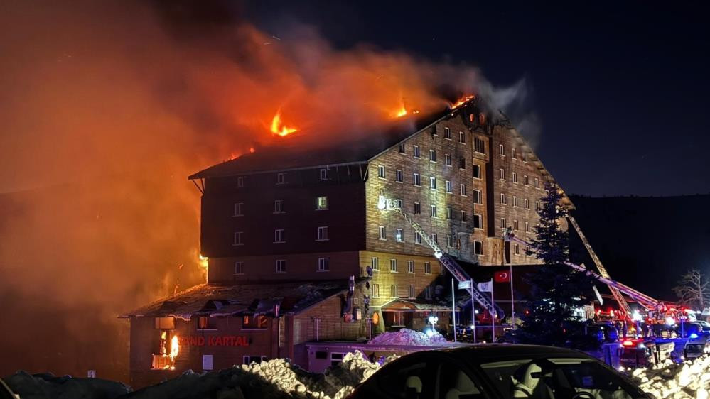KARTALKAYA’DAKİ OTEL YANGININDA CAN KAYBI ARTIYOR yangin bolu