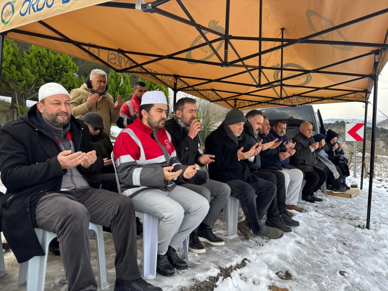 6 subat depreminde vefat eden ordulu vatandaslar kabirleri basinda dualarla anildi 1162