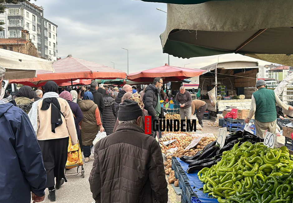 Ünye’de Soğuk Havaya Rağmen Pazarda Hareketlilik!