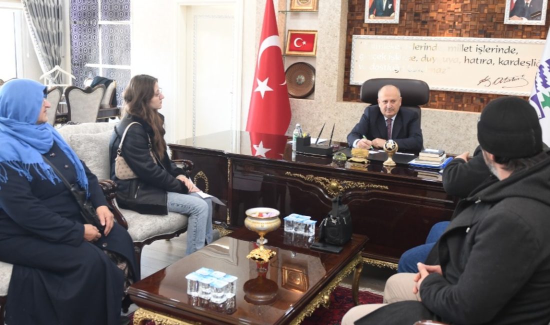Başkan Hüseyin Tavlı, Halk Gününde Vatandaşları Dinledi