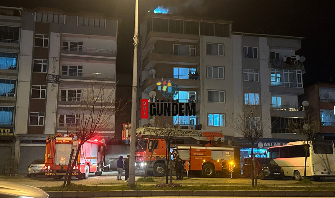 Ordu’nun Ünye ilçesinde bir binanın çatısında çıkan yangın mahallede kısa