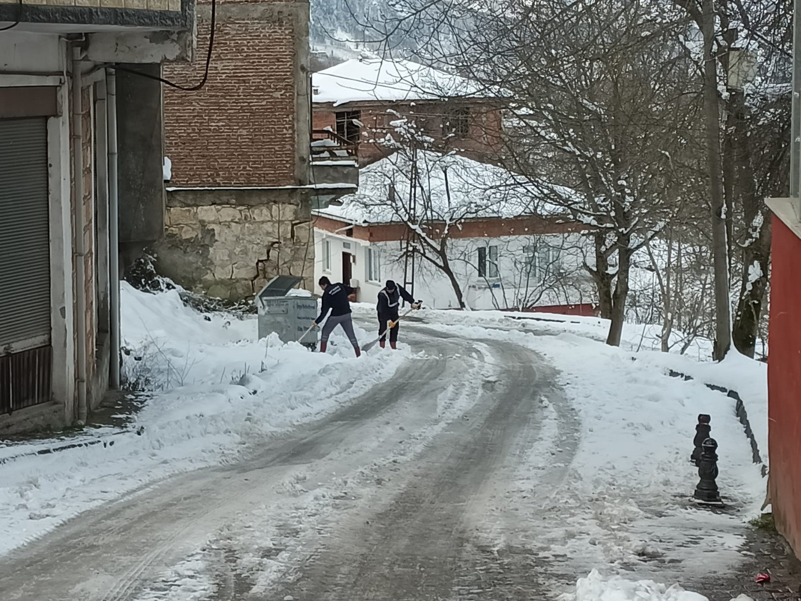 UNYE BELEDIYESI KARLA MUCADELE CALISMALARINI ARALIKSIZ SURDURUYOR 4