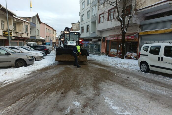 Ünye’nin orta ve yüksek kesimlerinde etkili olan kar yağışı sonrası