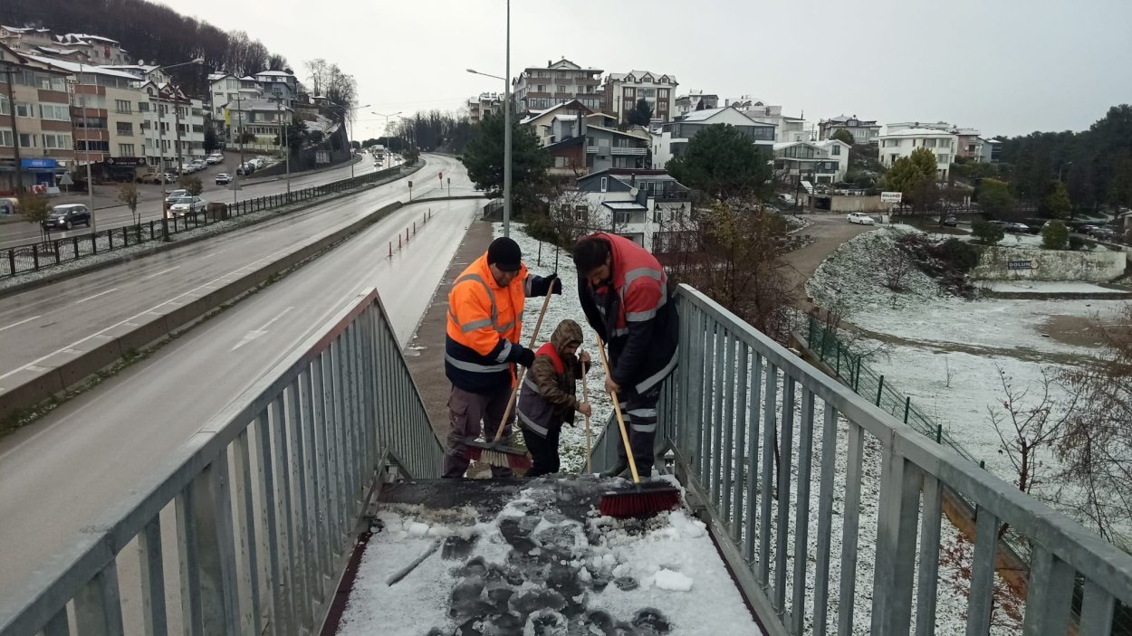 buyuksehir ekipleri yaya guvenligi icin sahada 5385