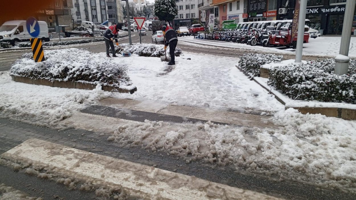 buyuksehir ekipleri yaya guvenligi icin sahada 759