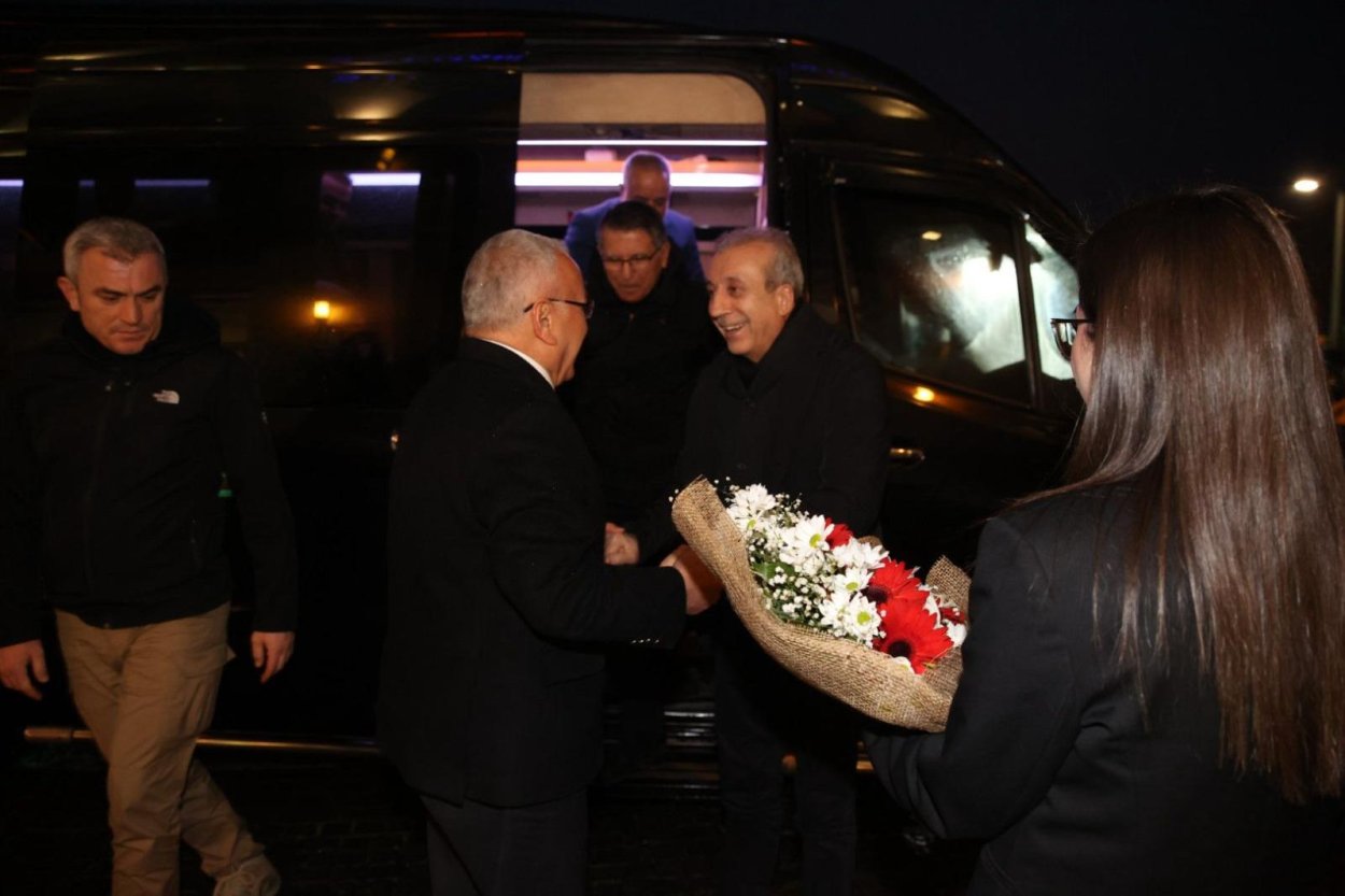ESKİ BAKAN EKER BÜYÜKŞEHİR’DE eski bakan eker buyuksehir de 2927