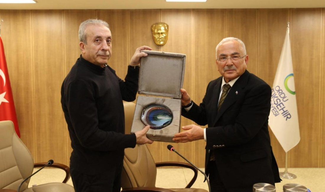 ESKİ BAKAN EKER BÜYÜKŞEHİR’DE