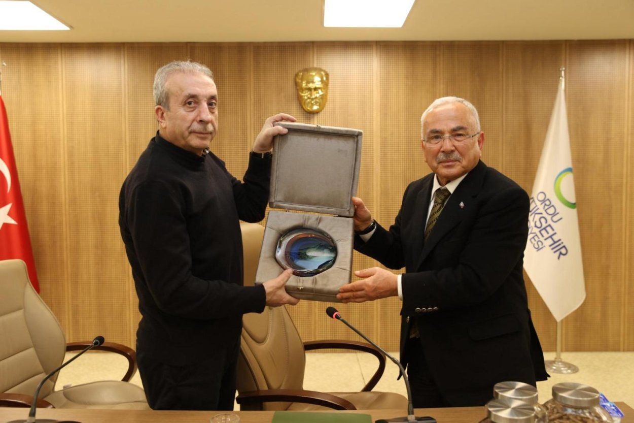 eski bakan eker buyuksehir de 803