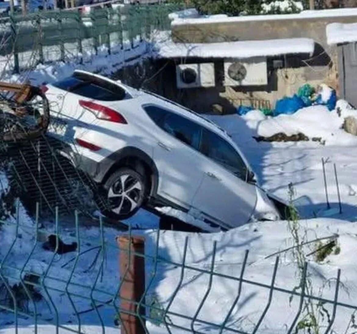 Gülyalı’da Kar Yağışı ve Buzlanma Nedeniyle Araç Alt Yola Düştü fatsa araba kaydi