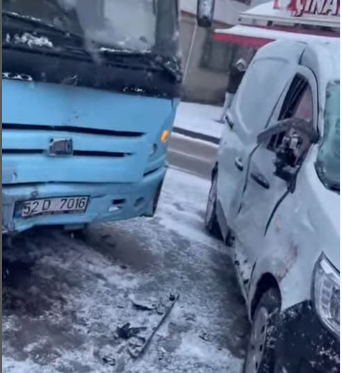 Fatsa’da Kar Yağışı Kazaya Neden Oldu: Araçlar Çarpıştı! 