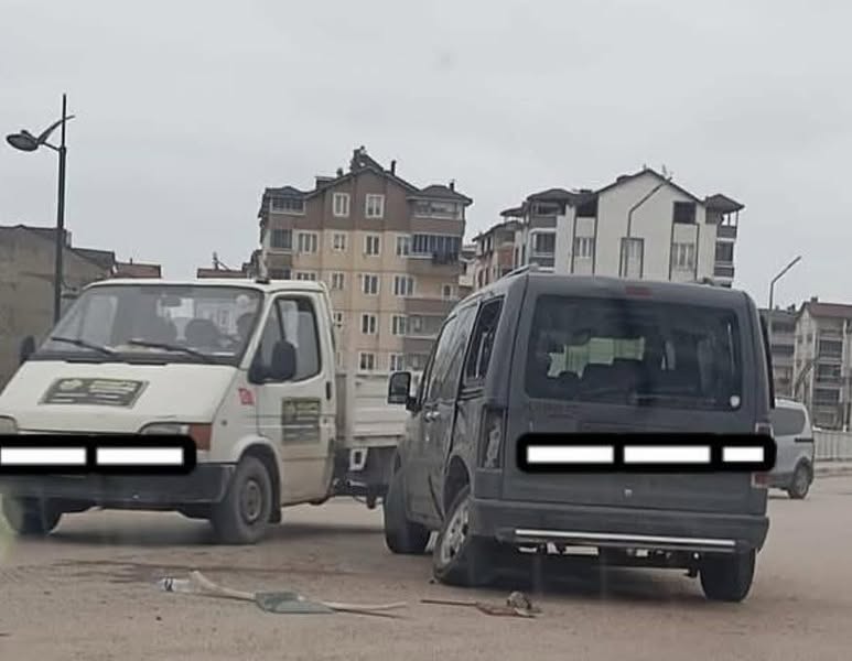 Fatsa’da Yunus Emre Köprüsü Girişinde Trafik Kazası fatsa kaza 3