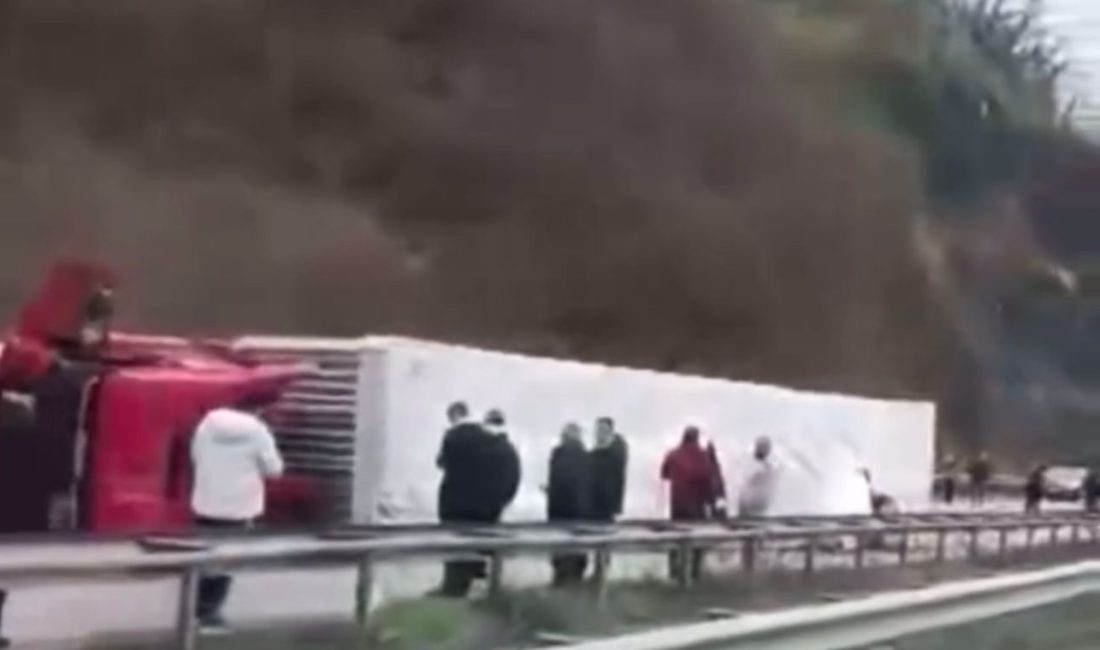 Fatsa-Ordu Karayolu’nda Tır Kazası: Yol Trafiğe Kapandı!