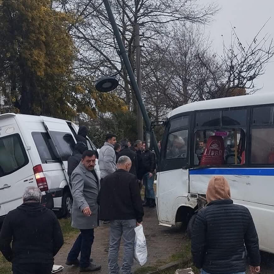 Fatsa’da Servis Minibüsü ile Dolmuş Çarpıştı fatsa trafik kazasi 1